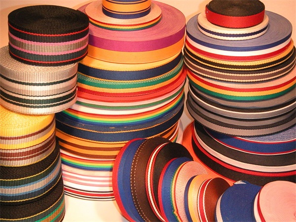 為什么丙綸長(cháng)絲制成的地毯受歡迎？